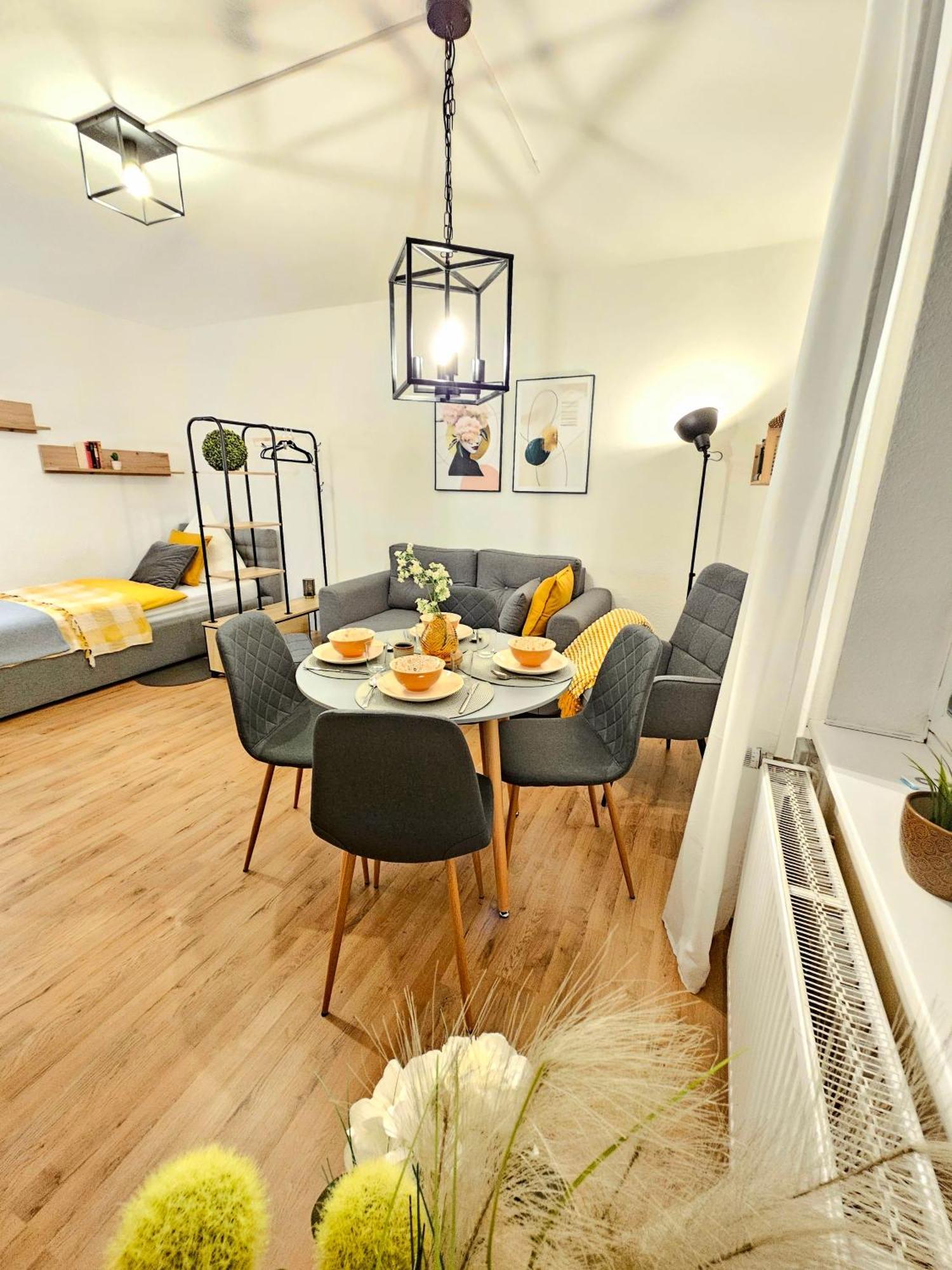 Fewo Honey, Ganze Ferienwohnung Mit 3 Schlafzimmern, Waschmaschine,Businesswohnung, Monteurzimmer Salzgitter Ngoại thất bức ảnh